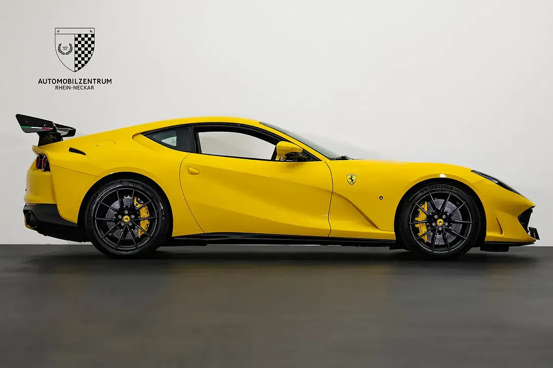 Ferrari 812 Superfast - Thumbnail 8