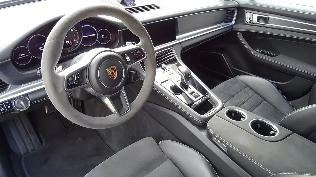 Porsche Panamera Sport Turismo GTS - Thumbnail 10