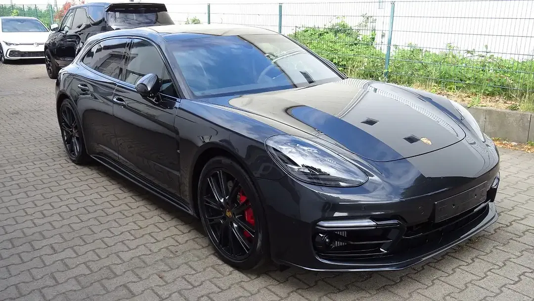 Porsche Panamera Sport Turismo GTS - Thumbnail 3