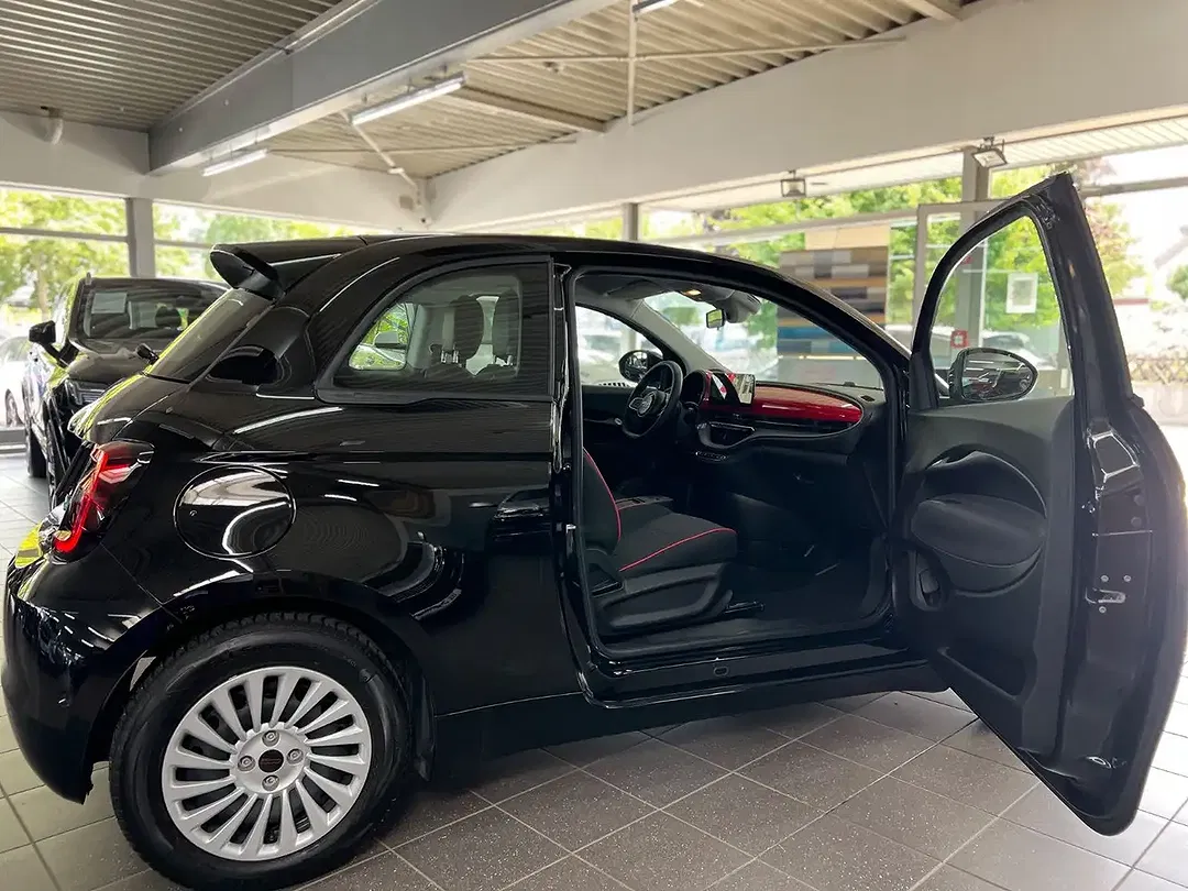 Fiat 500e RED - Thumbnail 15