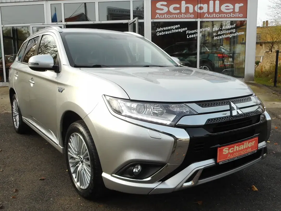 Mitsubishi Outlander PHEV Hybrid 4WD Basis Spirit - foto 1