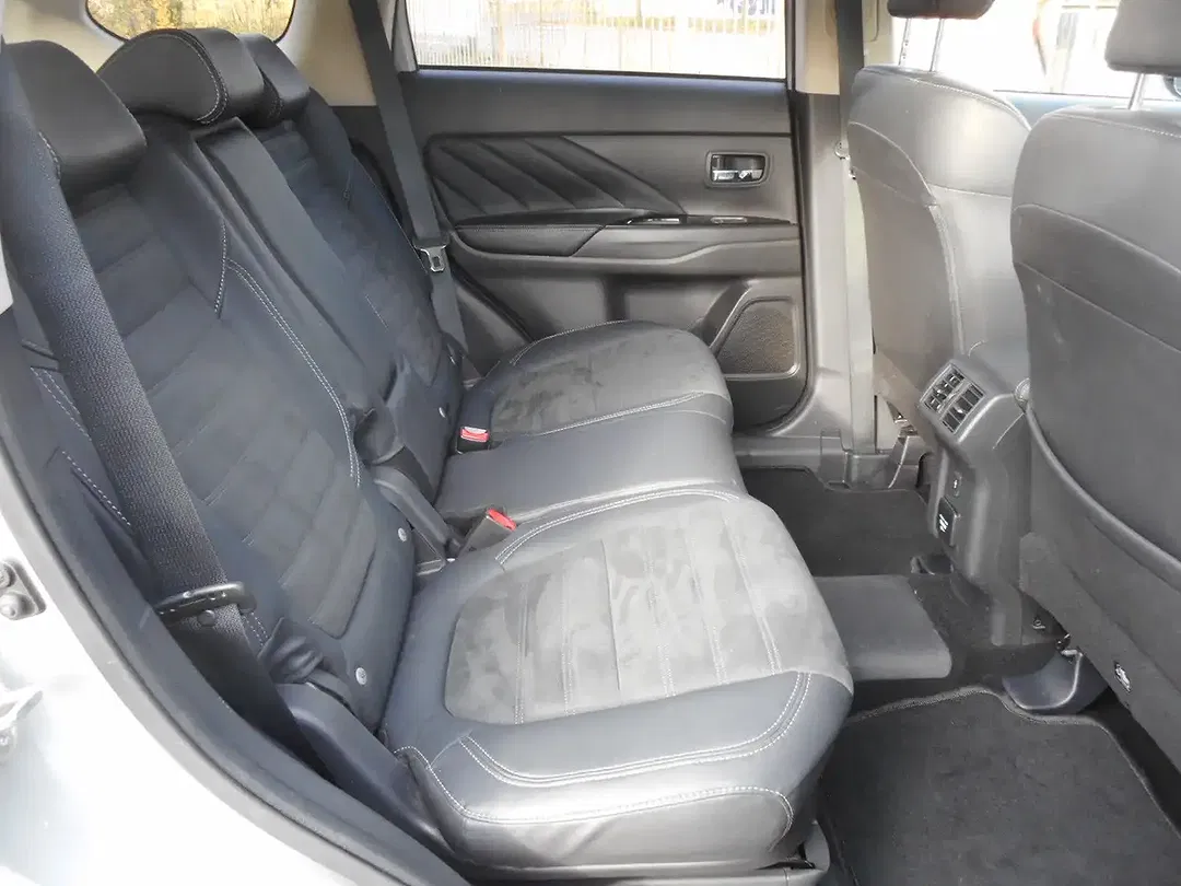 Mitsubishi Outlander PHEV Hybrid 4WD Basis Spirit - Thumbnail 14
