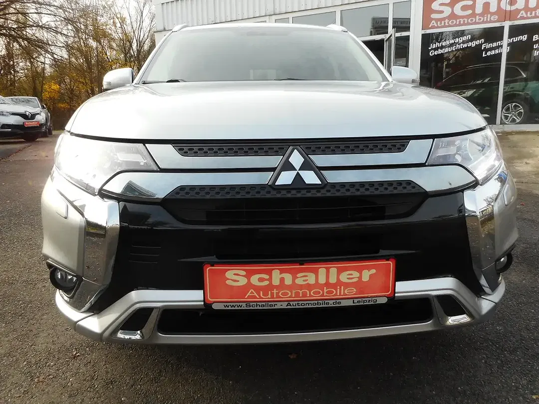 Mitsubishi Outlander PHEV Hybrid 4WD Basis Spirit - foto 2