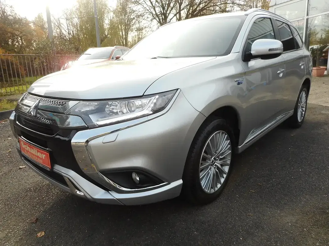 Mitsubishi Outlander PHEV Hybrid 4WD Basis Spirit - Thumbnail 3