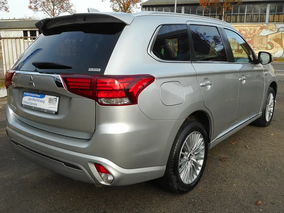 Mitsubishi Outlander PHEV Hybrid 4WD Basis Spirit - Thumbnail 6