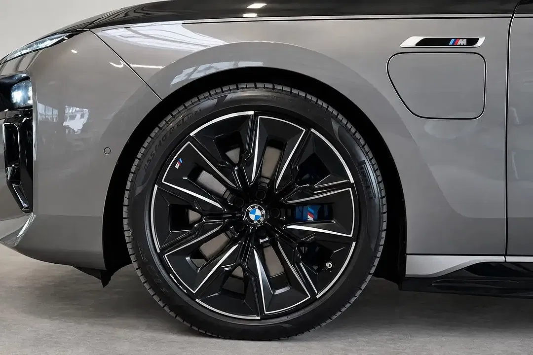 BMW 760 - Thumbnail 9
