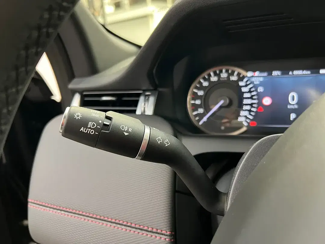 Land Rover Discovery Sport P300e PHEV R-Dynamic - Thumbnail 17