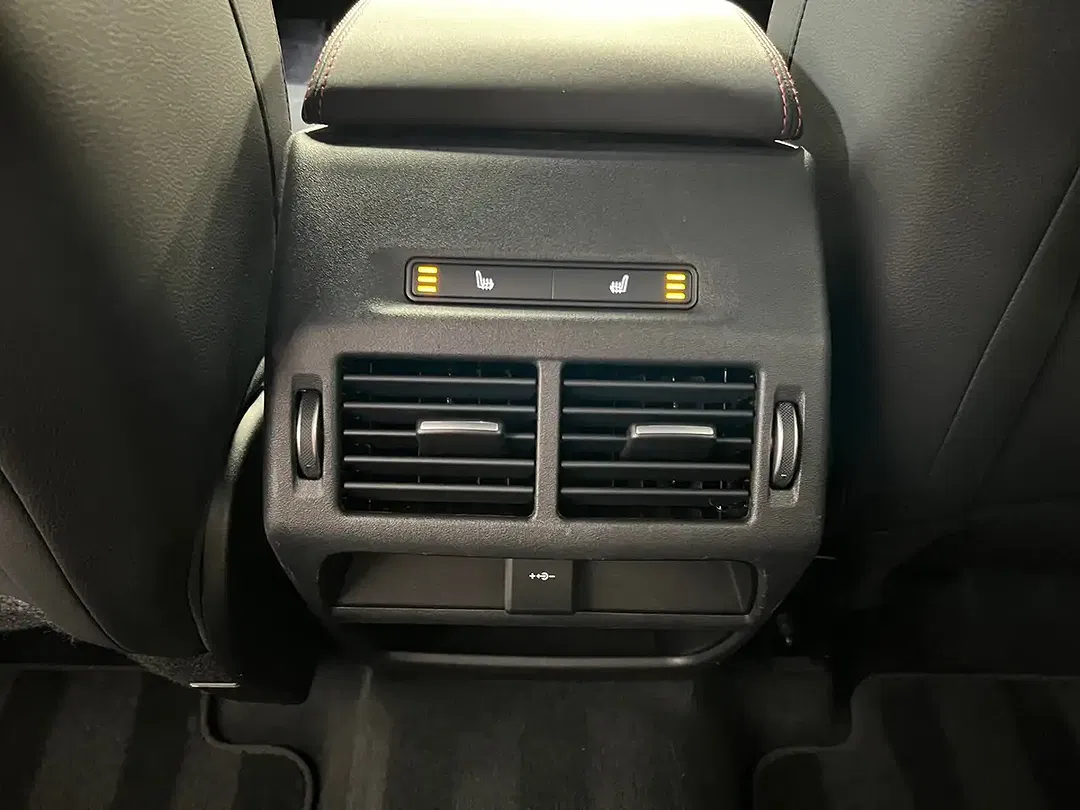 Land Rover Discovery Sport P300e PHEV R-Dynamic - Thumbnail 28