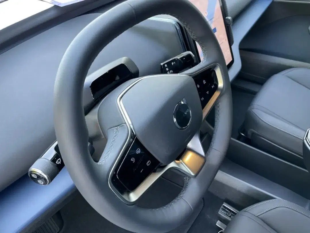 Volvo EX30 Extended Range Core - Thumbnail 10