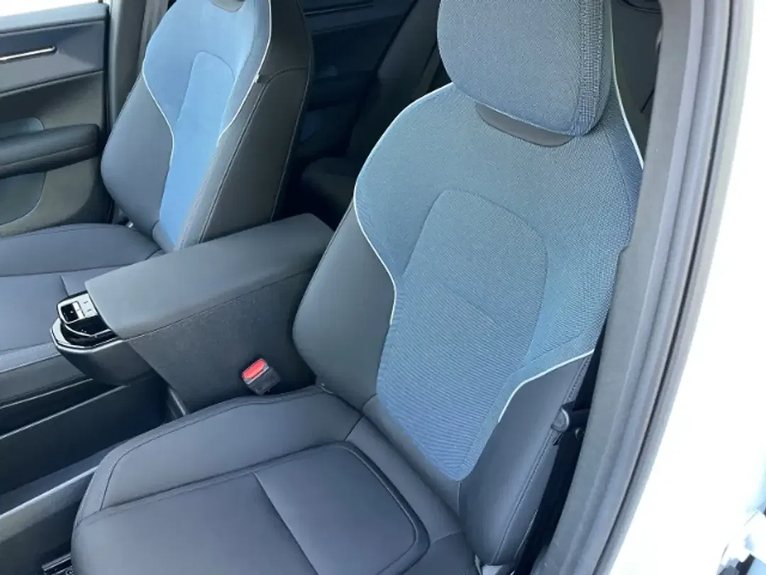Volvo EX30 Extended Range Core - Thumbnail 11