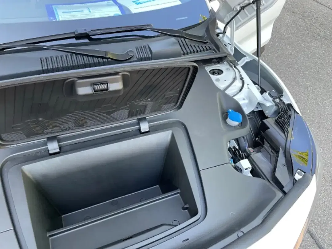 Volvo EX30 Extended Range Core - Thumbnail 12