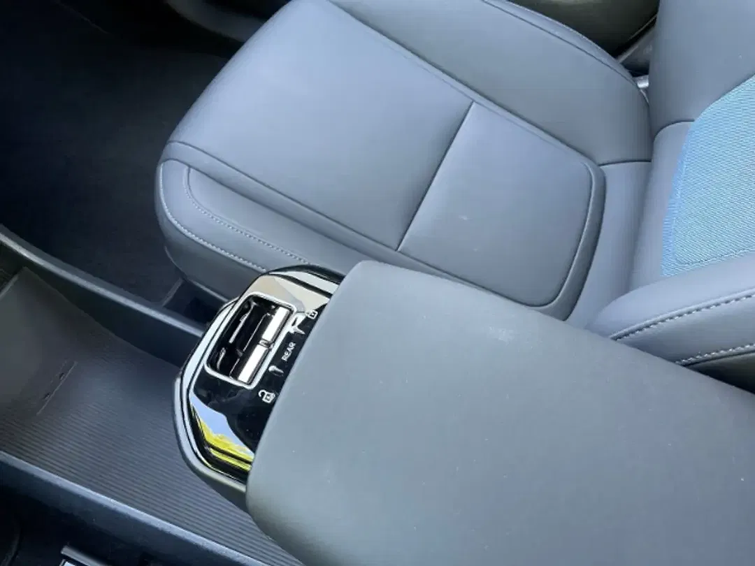 Volvo EX30 Extended Range Core - Thumbnail 14