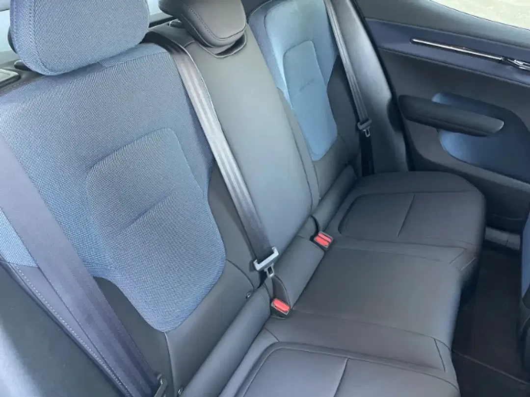 Volvo EX30 Extended Range Core - Thumbnail 4