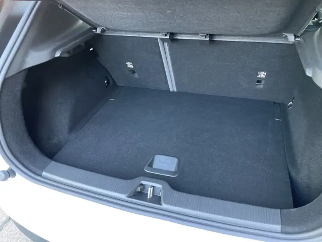 Volvo EX30 Extended Range Core - Thumbnail 6