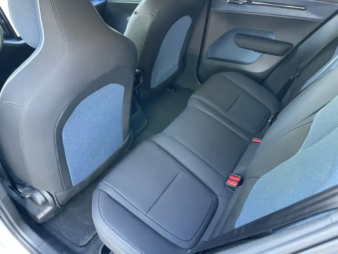 Volvo EX30 Extended Range Core - Thumbnail 7