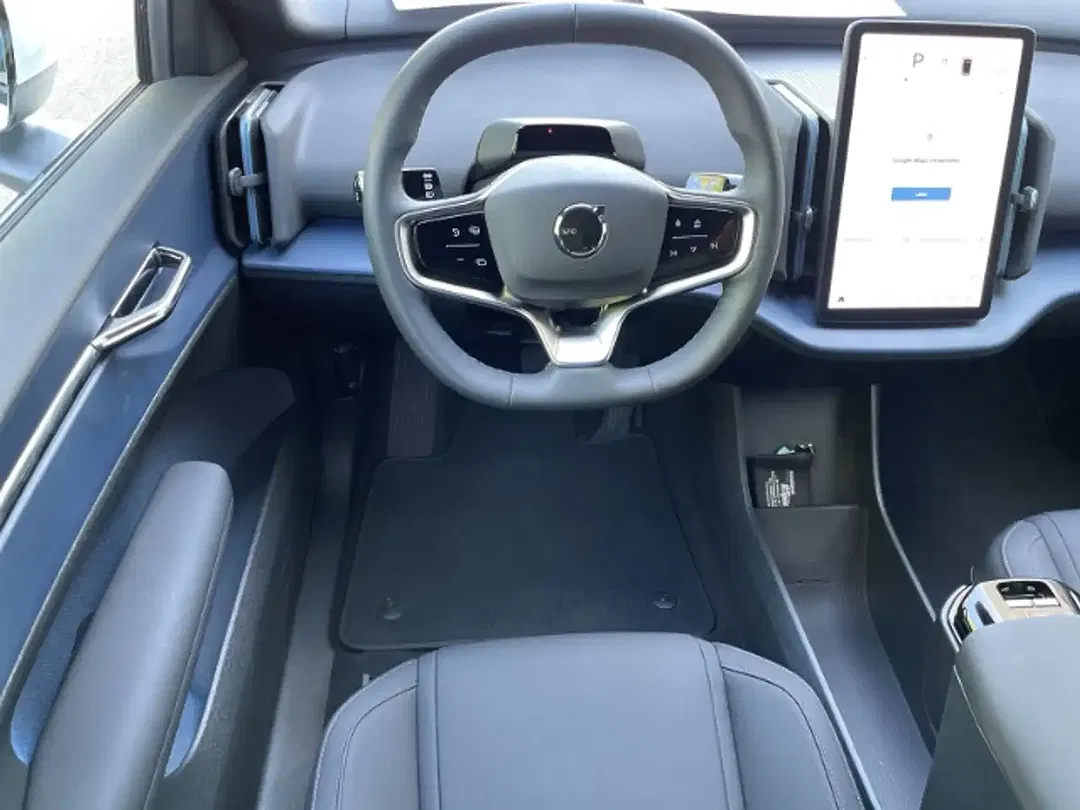 Volvo EX30 Extended Range Core - Thumbnail 9