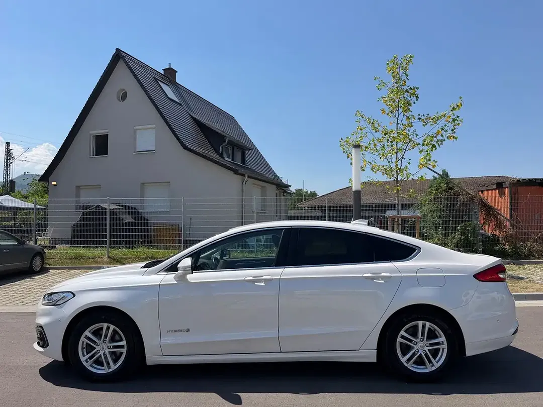 Ford Mondeo Hybrid Titanium - Thumbnail 4