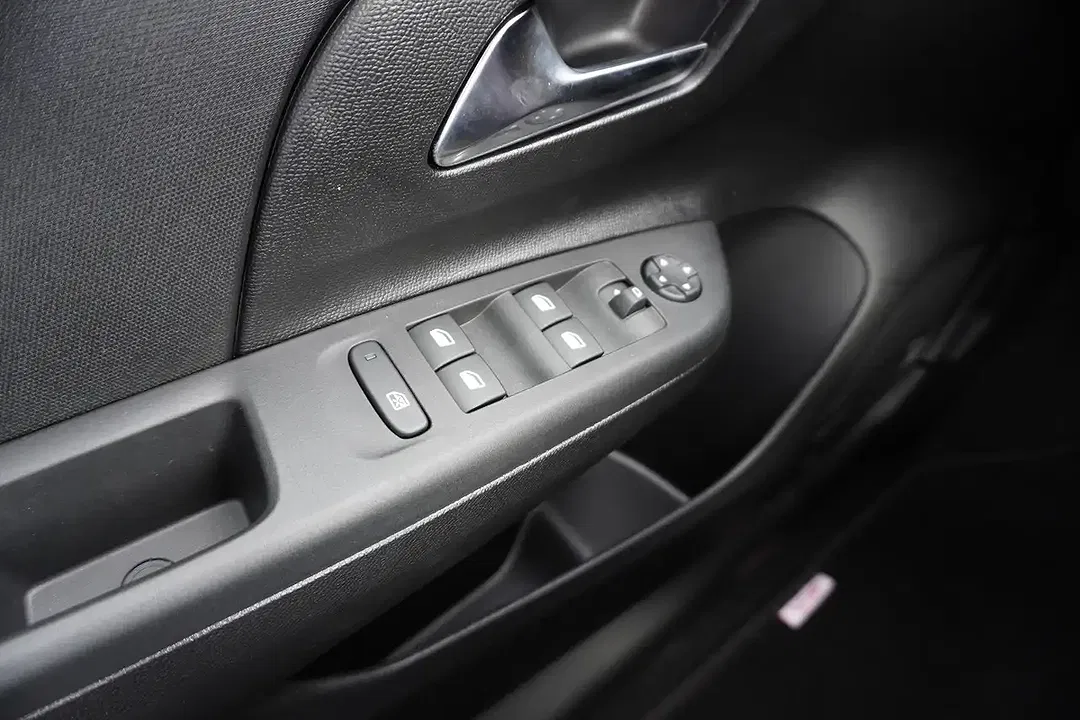 Opel Corsa 1.2 Turbo - Thumbnail 6