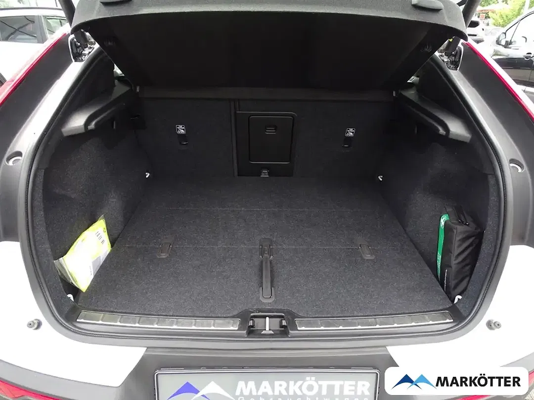 Volvo C40 Recharge Plus - Thumbnail 10