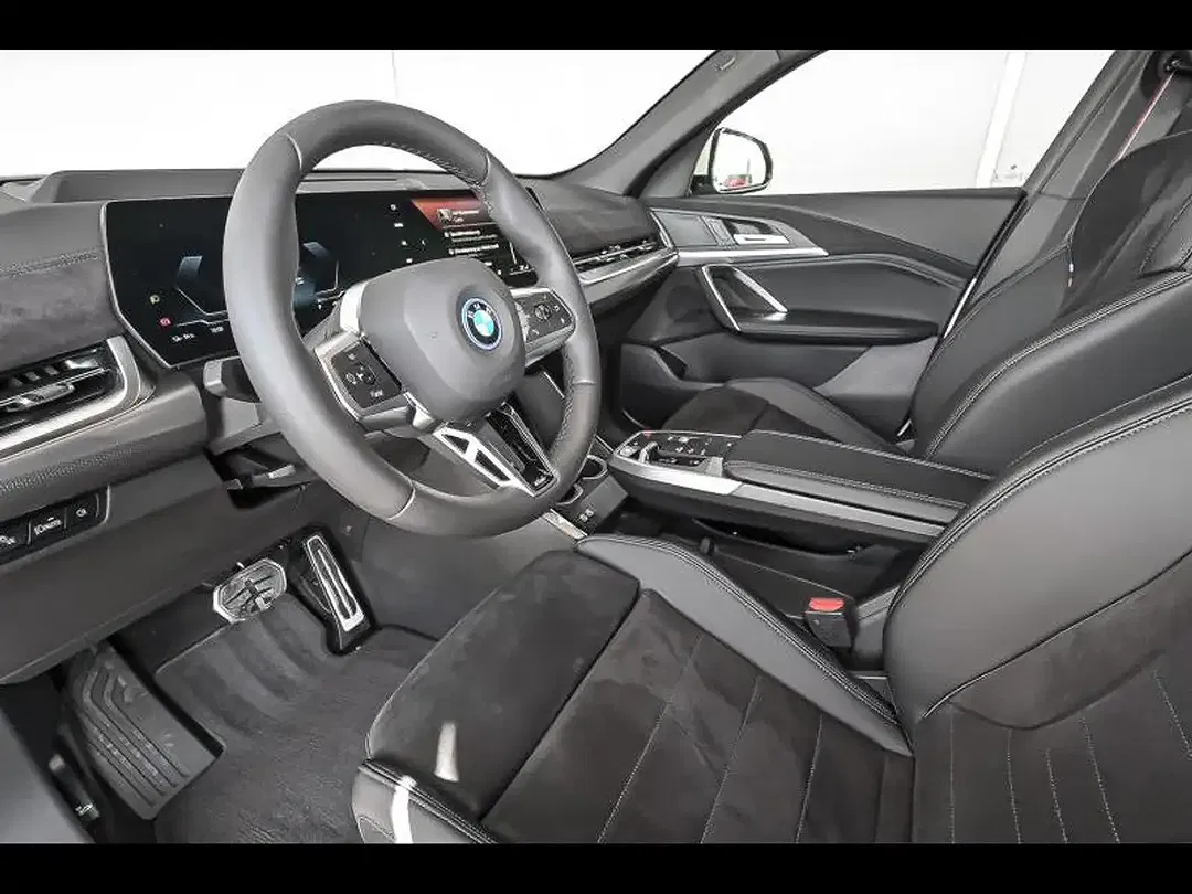 BMW iX2 eDrive - Thumbnail 3
