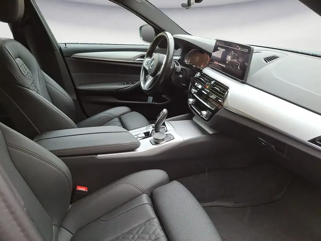 BMW 520 xDrive Touring - Thumbnail 14