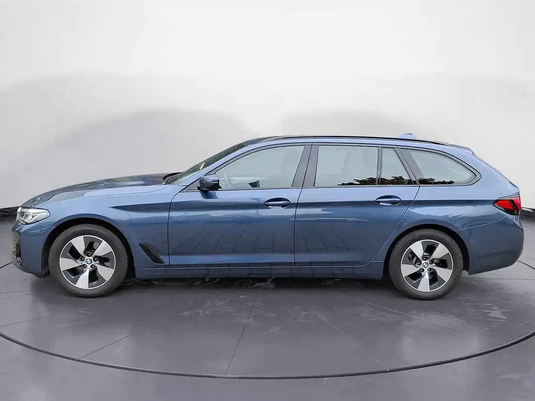 BMW 520 xDrive Touring - Thumbnail 3