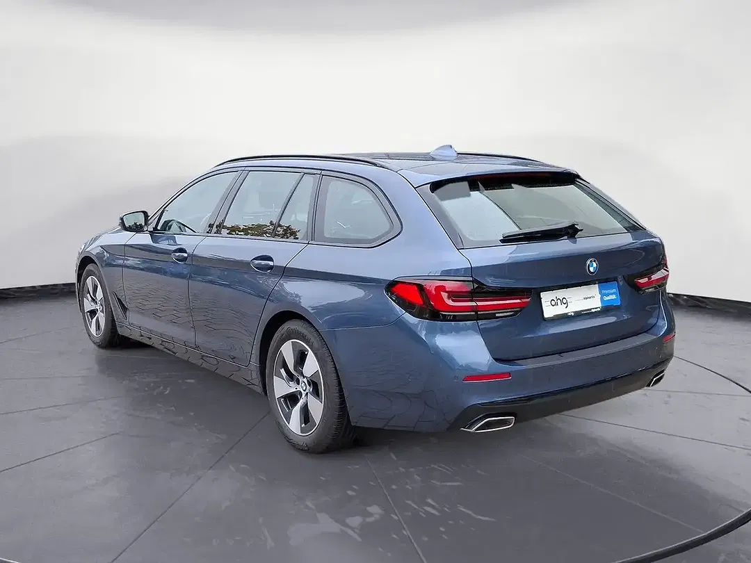 BMW 520 xDrive Touring - Thumbnail 4