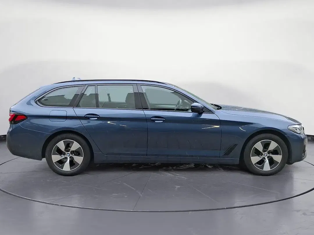 BMW 520 xDrive Touring - Thumbnail 6