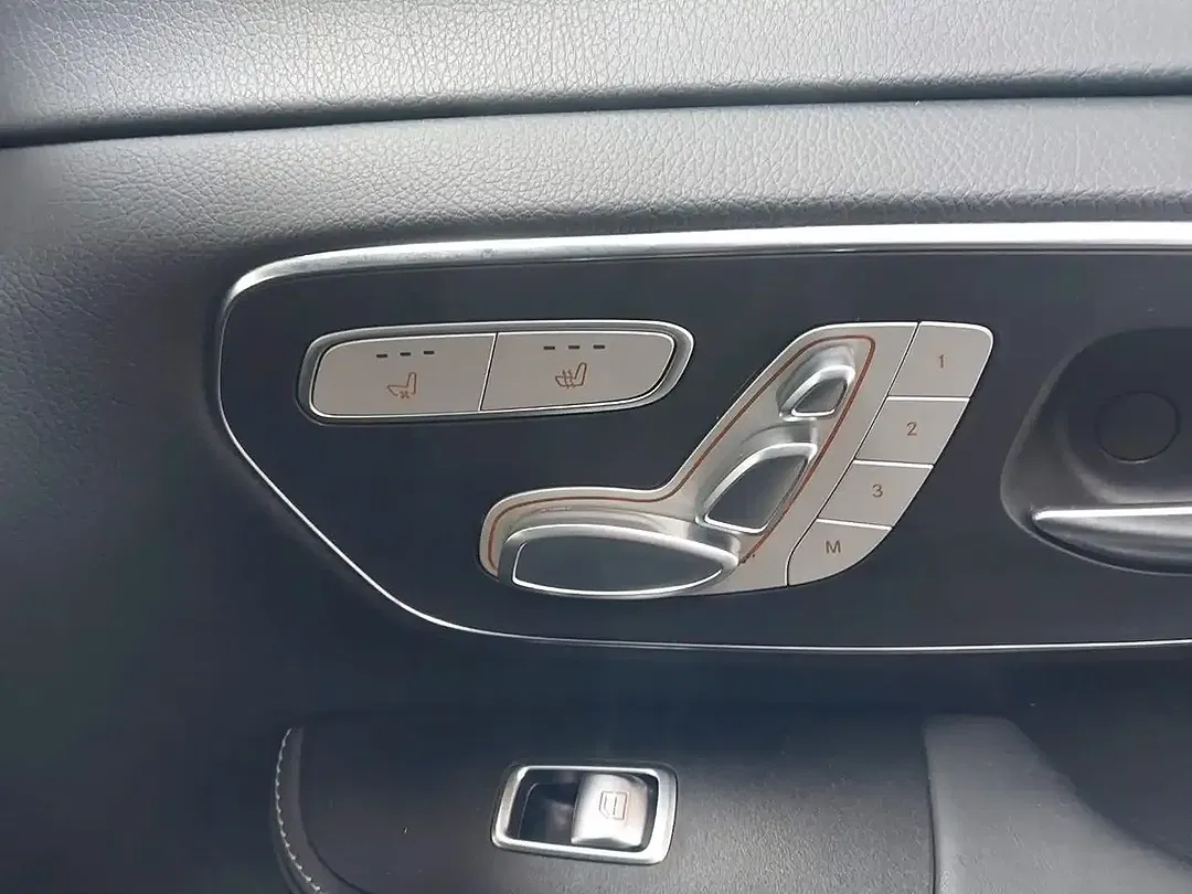 Mercedes-Benz V 300 4MATIC AMG AIRMATIC Exclusive - foto 15