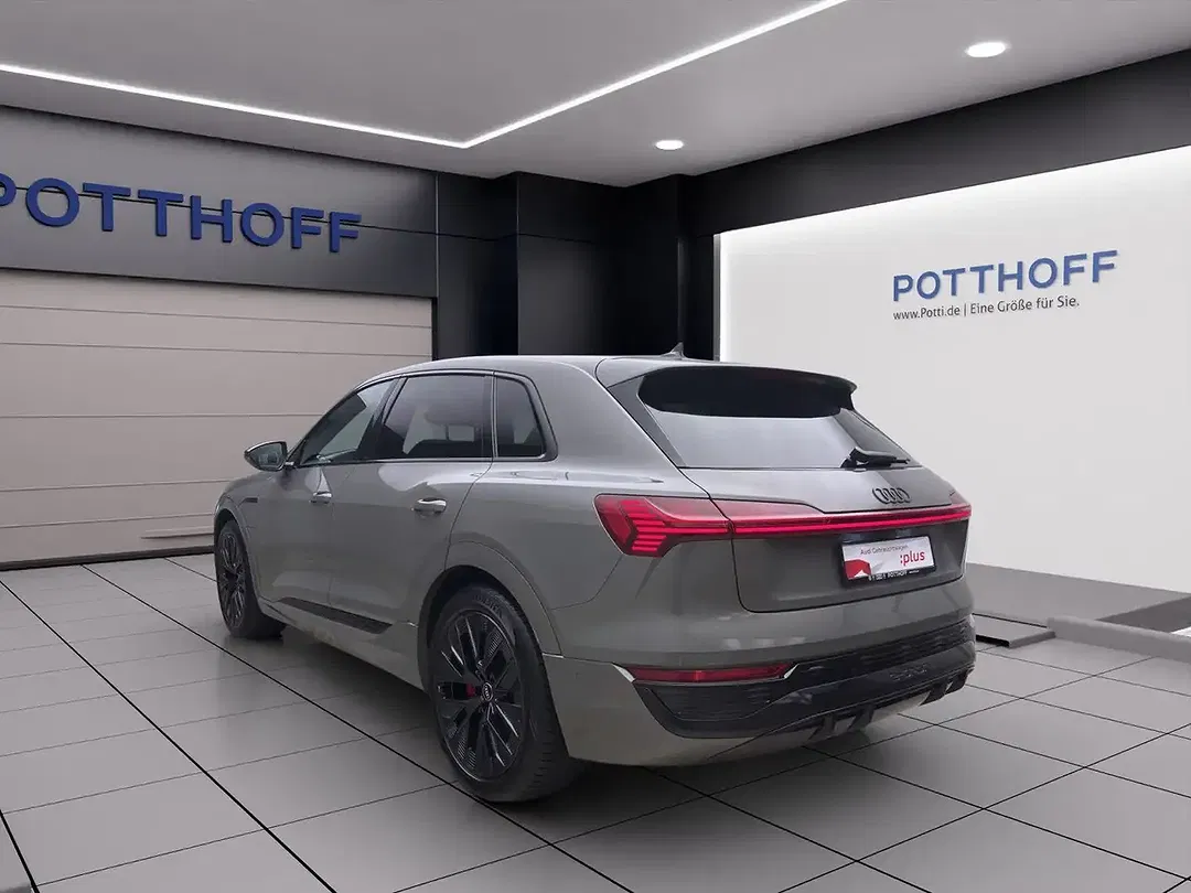 Audi Q8 55 e-tron S line - Thumbnail 3