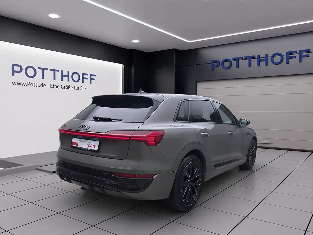 Audi Q8 55 e-tron S line - Thumbnail 6