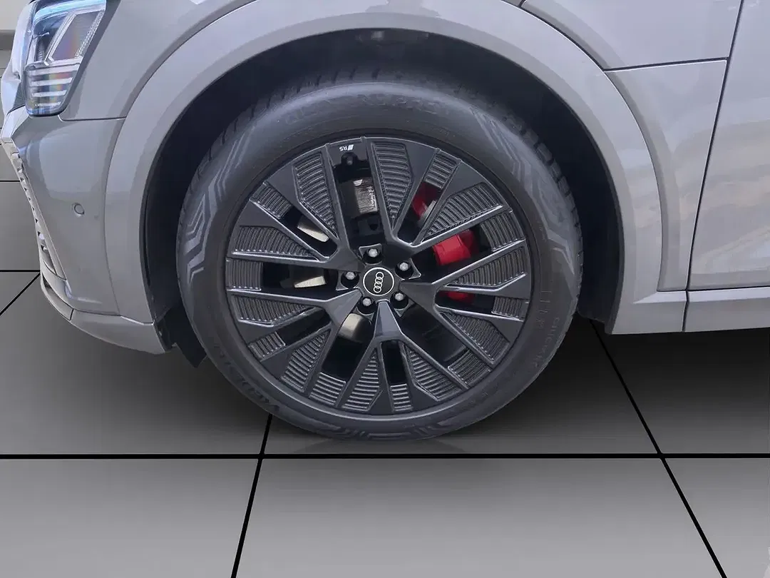 Audi Q8 55 e-tron S line - Thumbnail 9