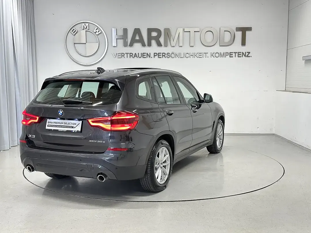 BMW X3 xDrive Advantage - Thumbnail 3