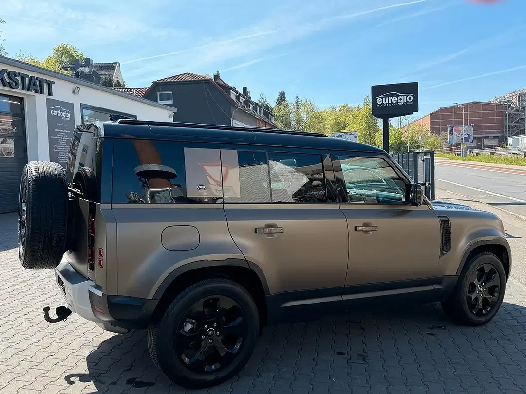 Land Rover Defender AUT 110 HSE - Thumbnail 11