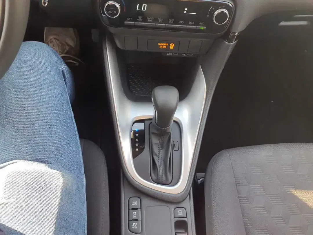 Toyota Yaris 1.5 Comfort - Thumbnail 9