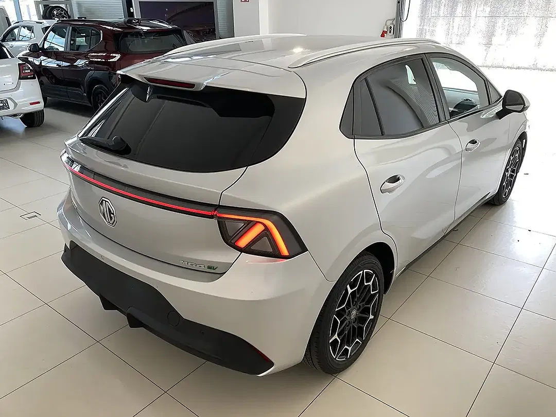 MG MG4 EV Urban Luxury - Thumbnail 5