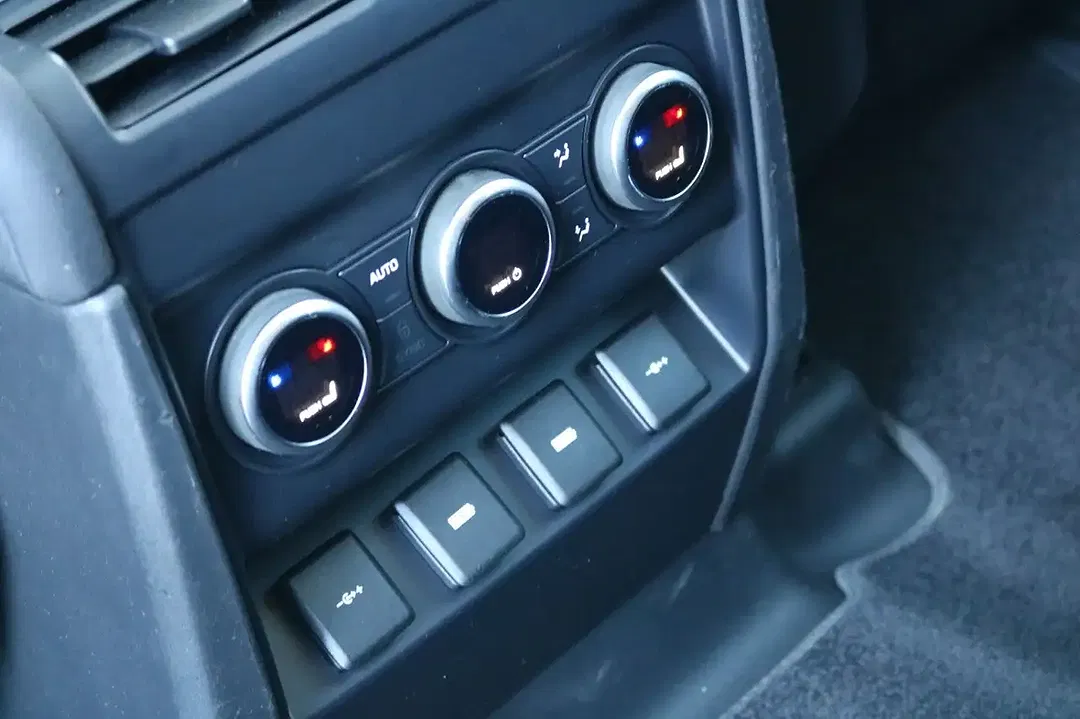 Land Rover Defender D240 4x4 S - Thumbnail 43