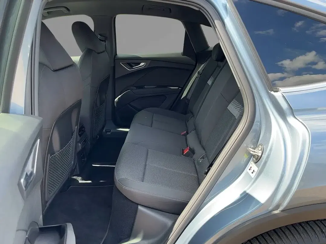 Audi Q4 e-tron 40 - Thumbnail 11