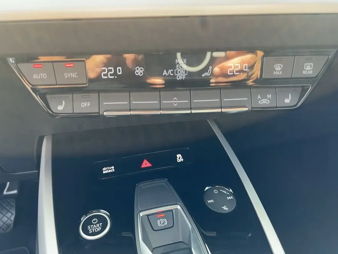 Audi Q4 e-tron 40 - Thumbnail 12