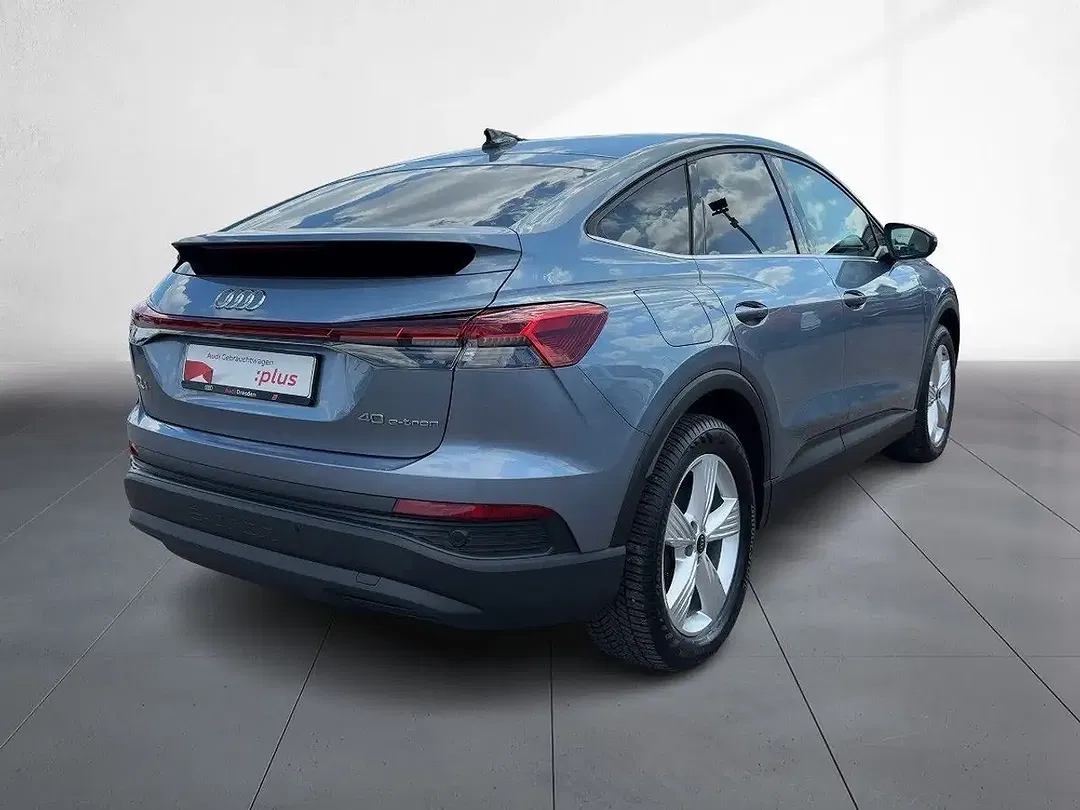 Audi Q4 e-tron 40 - Thumbnail 3