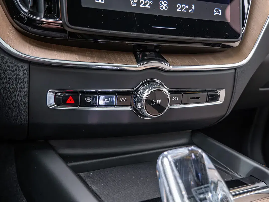 Volvo XC60 T8 AWD Ultra Dark - foto 15