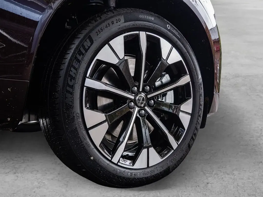 Volvo XC60 T8 AWD Ultra Dark - Thumbnail 4