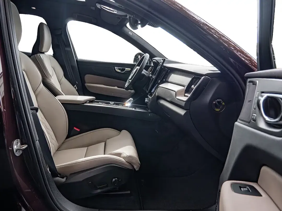 Volvo XC60 T8 AWD Ultra Dark - Thumbnail 5