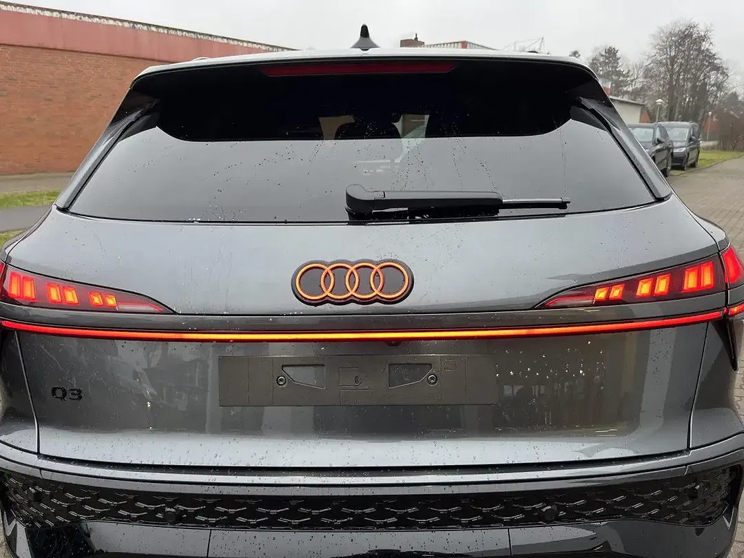 Audi Q3 2.0 TDI S tronic S line - Thumbnail 10