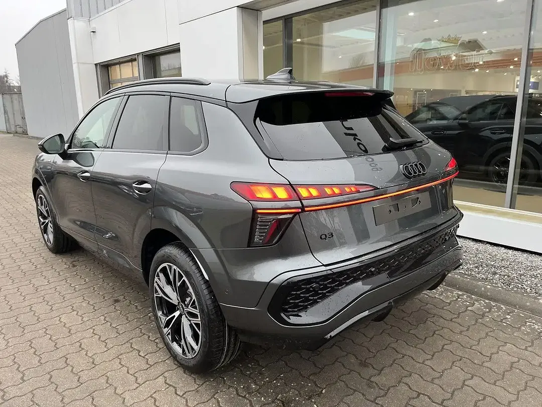 Audi Q3 2.0 TDI S tronic S line - Thumbnail 4