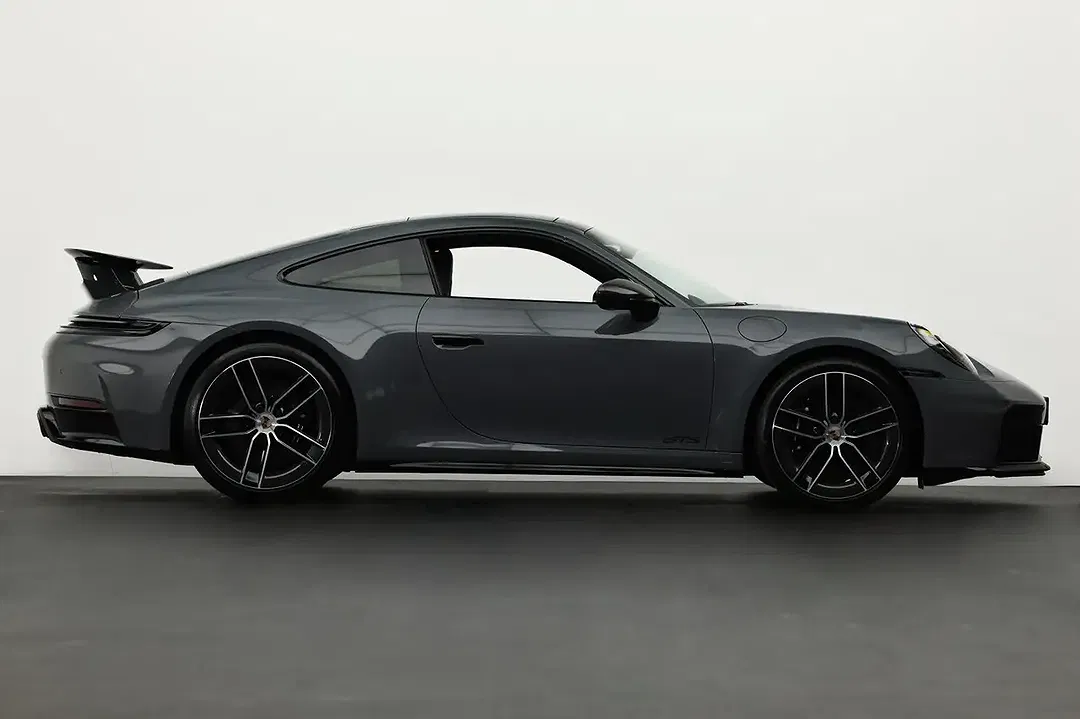 Porsche 911 4 Carrera GTS - Thumbnail 10