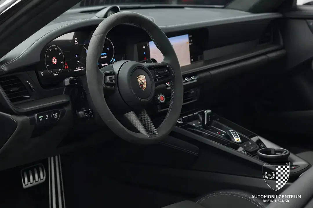 Porsche 911 4 Carrera GTS - Thumbnail 11