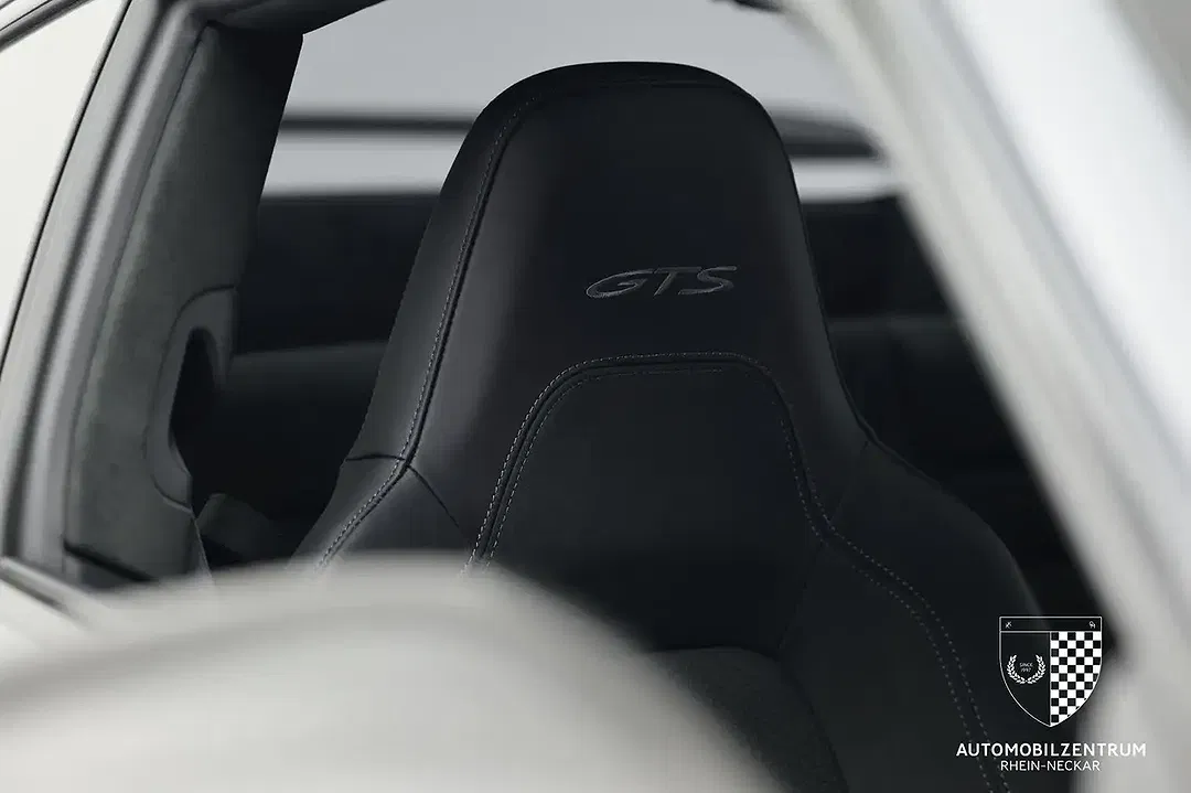Porsche 911 4 Carrera GTS - Thumbnail 12