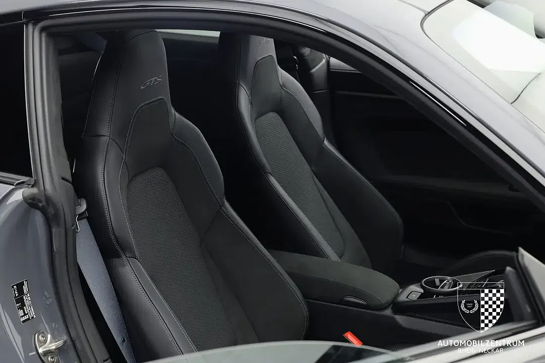 Porsche 911 4 Carrera GTS - Thumbnail 13