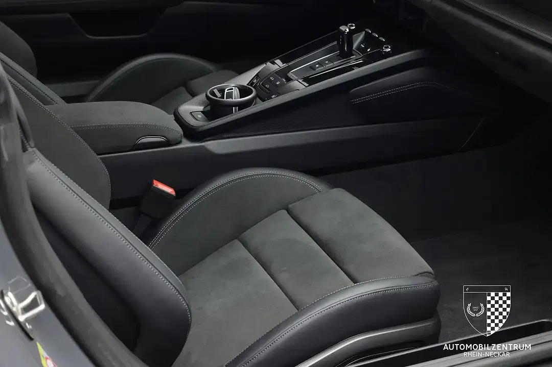Porsche 911 4 Carrera GTS - Thumbnail 14